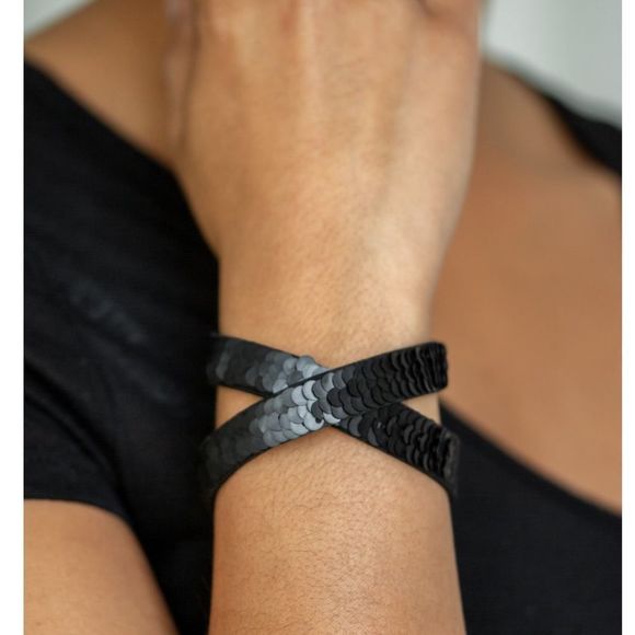 Black Sequins Urban Bracelet - Picture 4 of 5